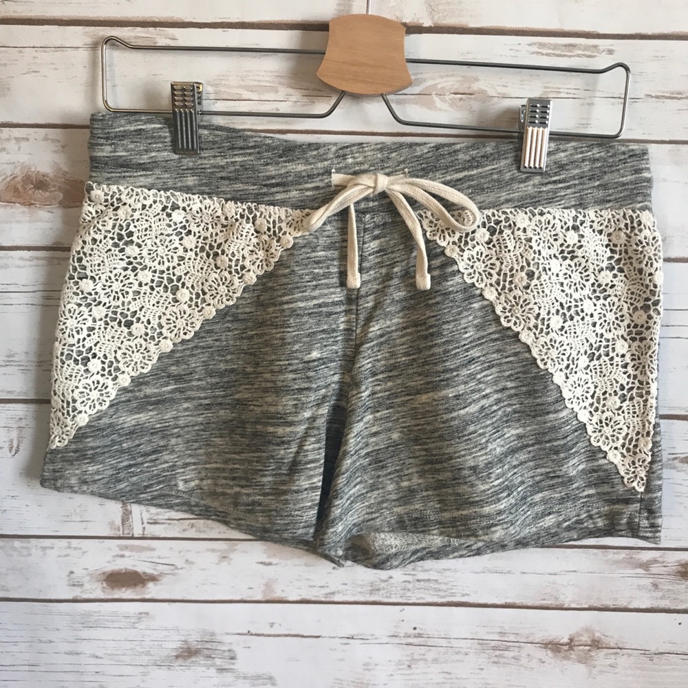 ⬇️Mossimo Black/White shorts with Crochet appliqué